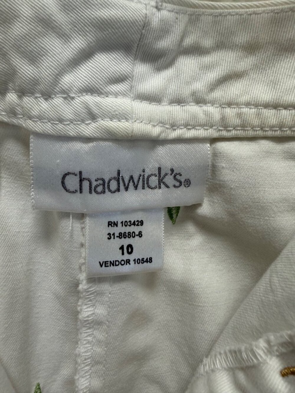 Chadwicks White Cropped Pants With Strawberry Embroidery Size 10 - Picture 3 of 6